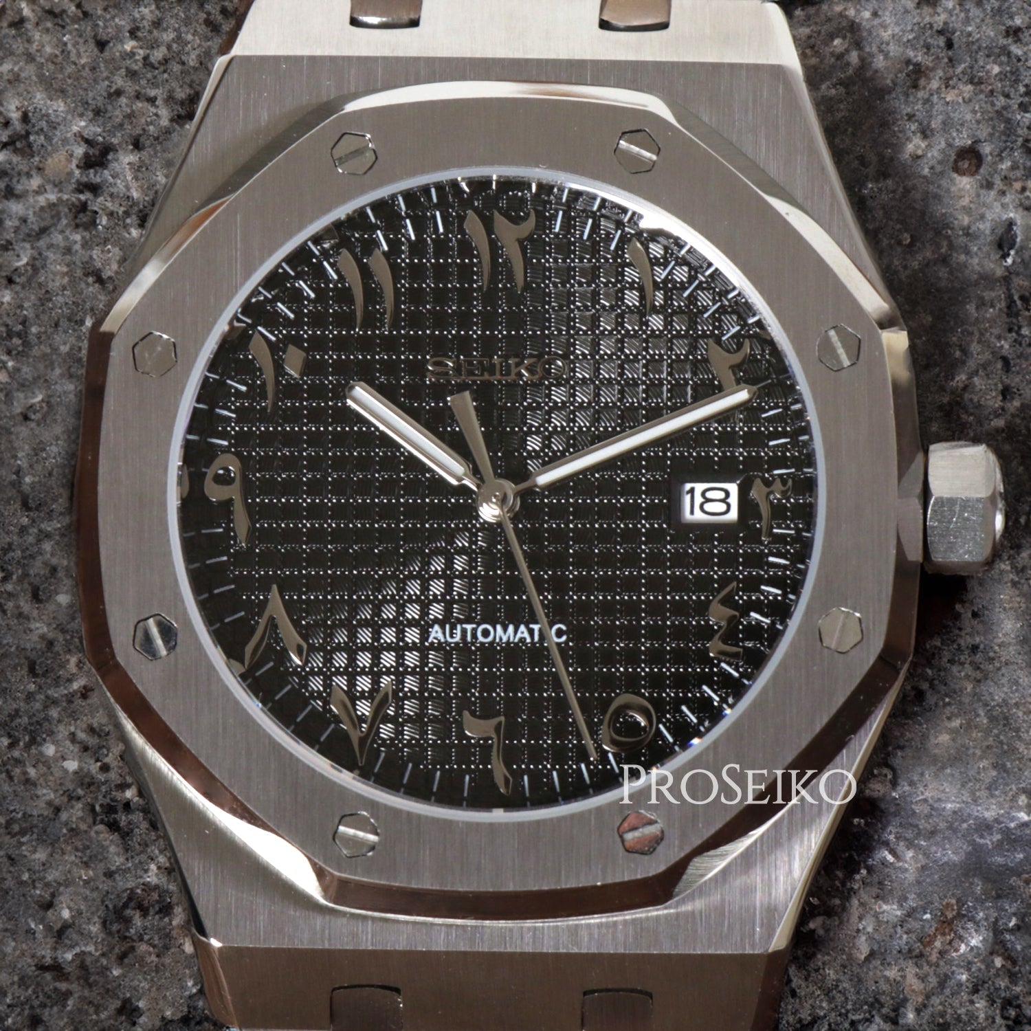 Seikoak | Arabic | Black