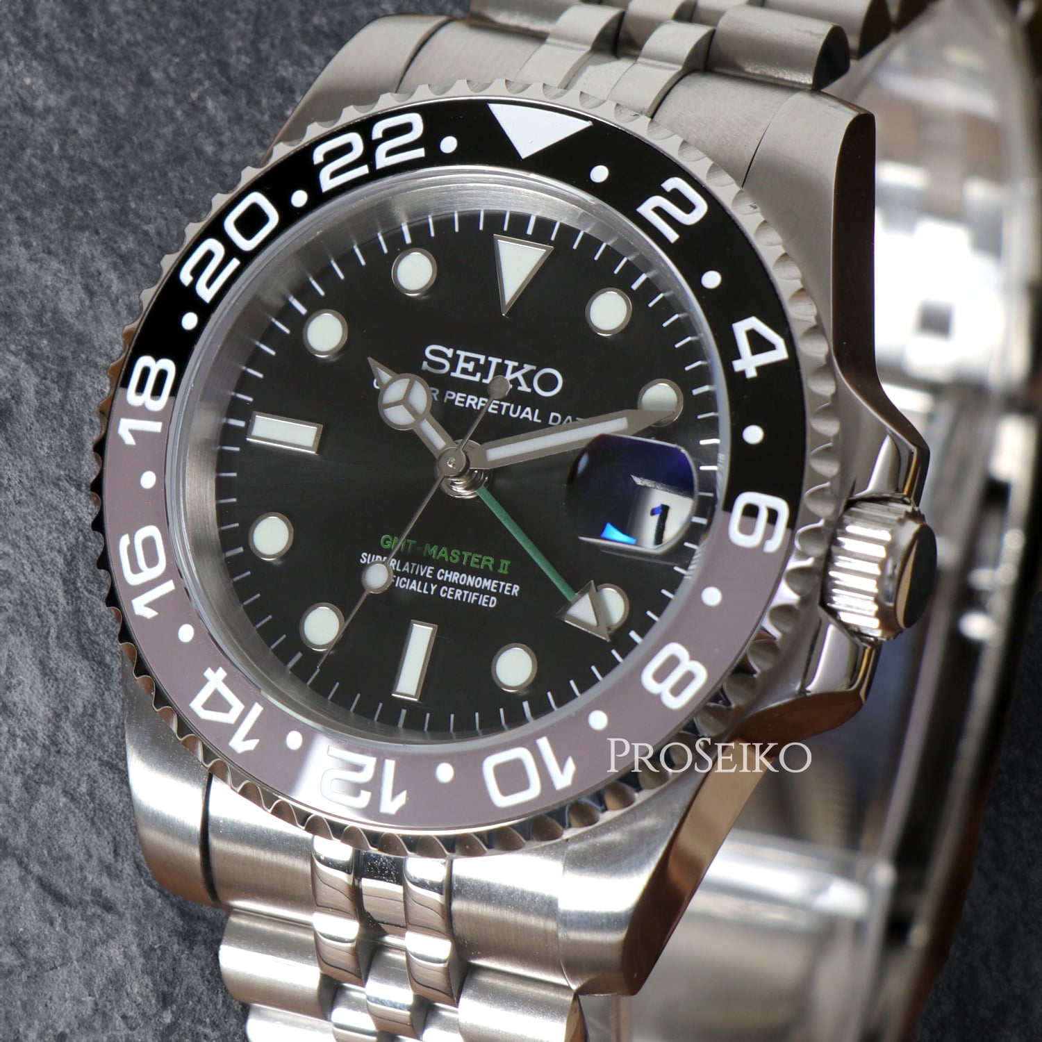 Masteiko | GMT | Bruce Wayne